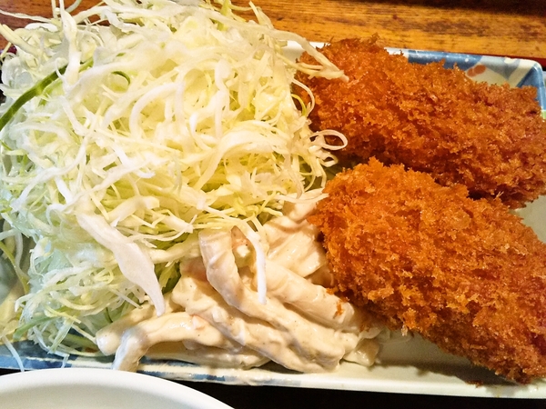 山盛りキャベツとクリームコロッケ