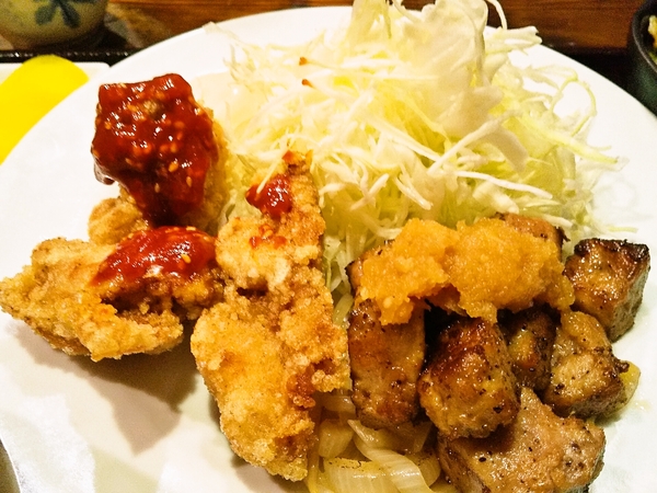 ヤンニョムチキンと和風カットステーキ