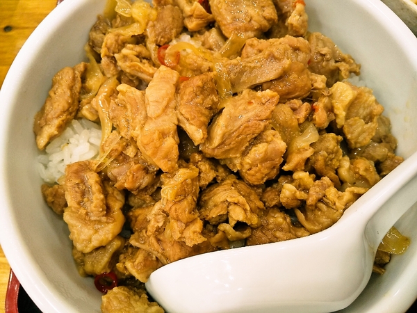 生ラムジンギスカン丼