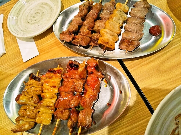 ホルモン串盛り塩とタレ