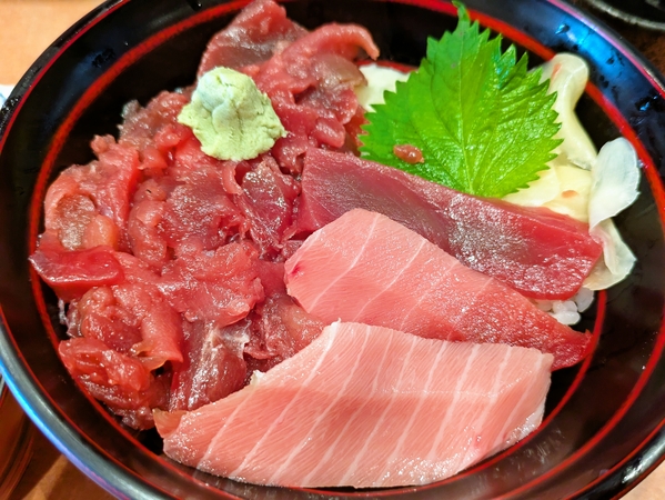 マグロ食べ比べ丼