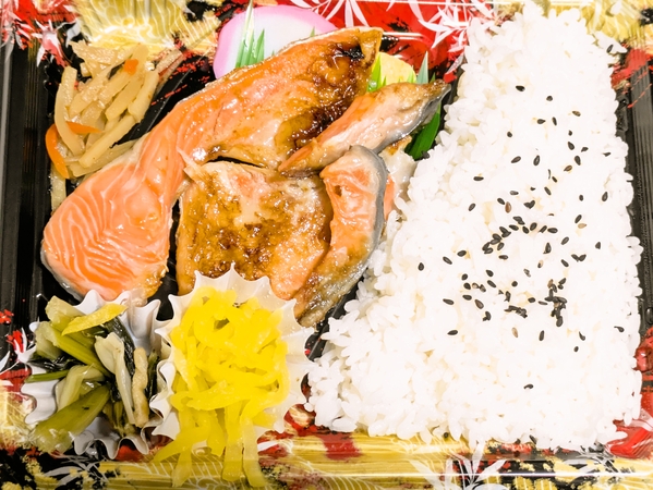 サーモンカマ弁当
