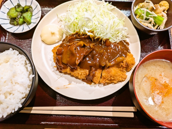 デミチキンカツ定食