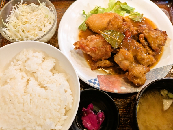 揚げ鶏、鯖カレー餡かけ定食