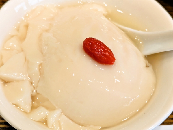 たっぷり杏仁豆腐