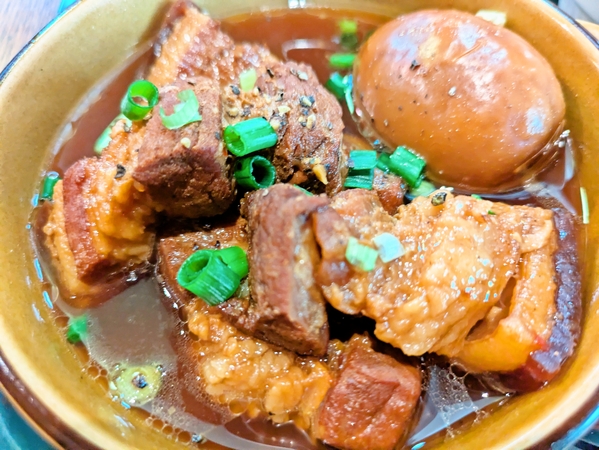 豚バラ三角煮込み