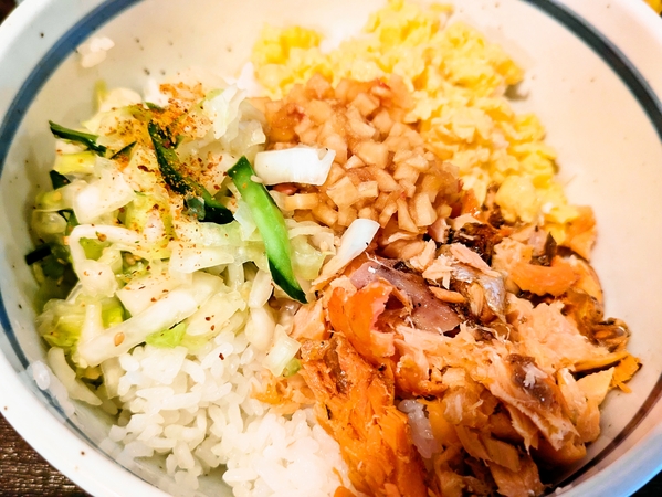 焼鮭三色丼
