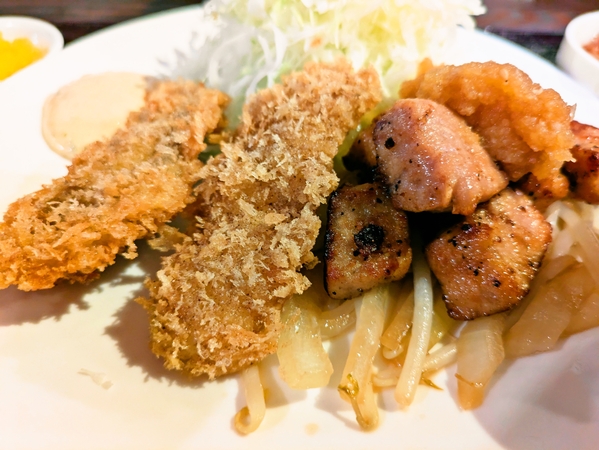 牡蠣・イカフライとサイコロステーキ