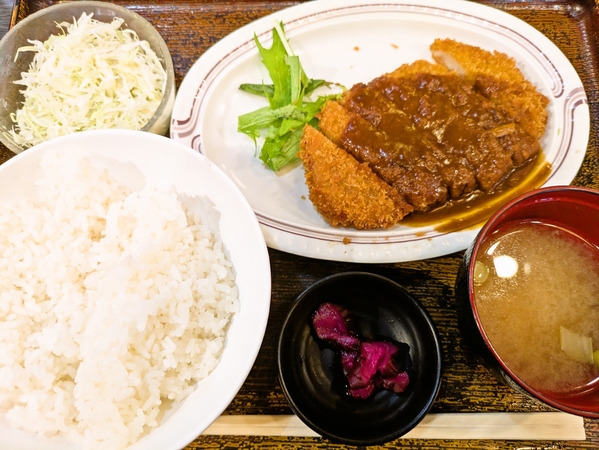 デミロ一スカツ定食
