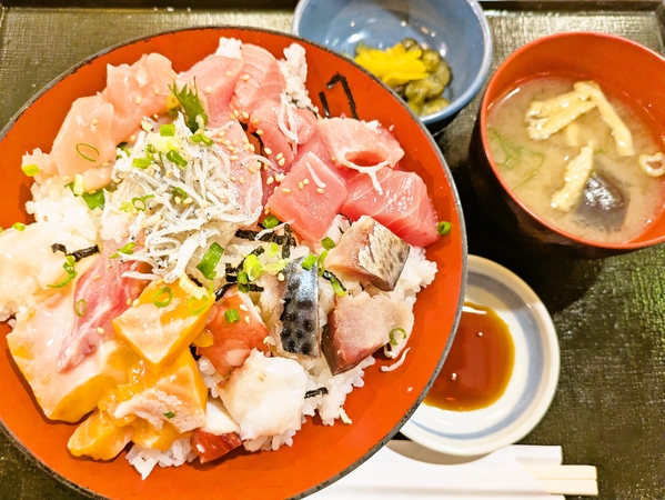 ブツ切り海鮮丼