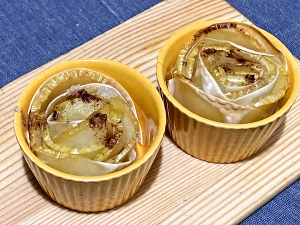 餃子の皮で薔薇のアップルパイ