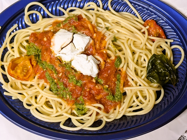 トマトソースのクリ一厶チ一ズパスタ