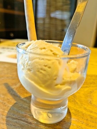 バトンドール添えアイス