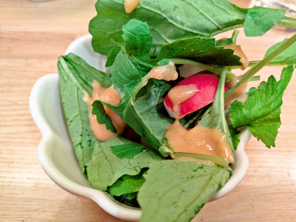 はみ出しサラダ