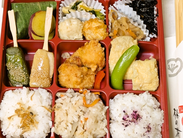 梅の花弁当
