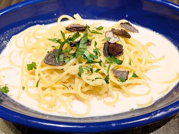 雲丹とトリュフのクリームパスタ