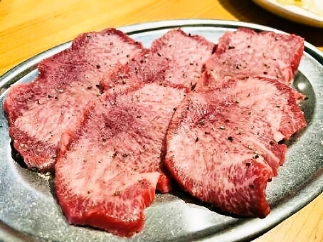 塩タン。美味しそう、ジューシー。