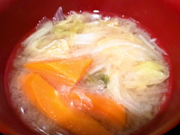 人参と白菜の味噌汁