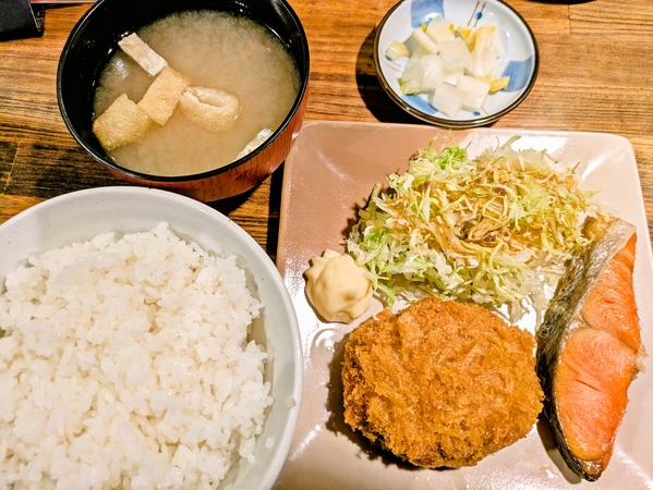鮭メンチ定食