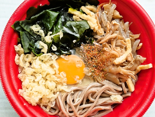 きのこワカメ蕎麦