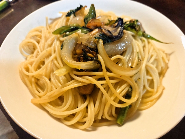 燻製牡蠣と春菊のペペロンチーノ