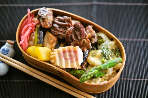 焼き鳥マカロニグラタン弁当