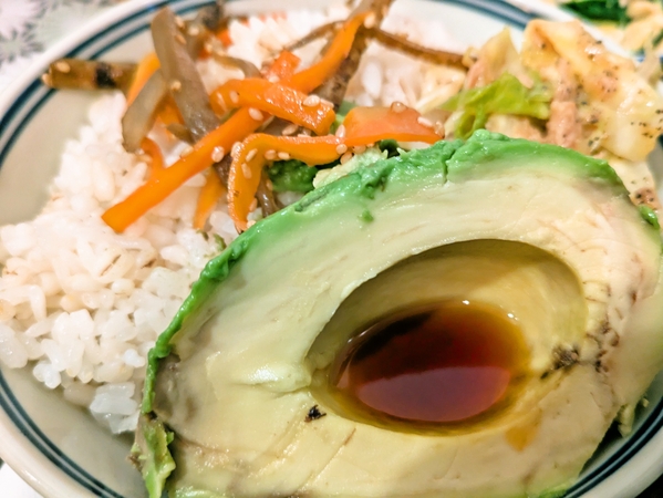 アボカ丼