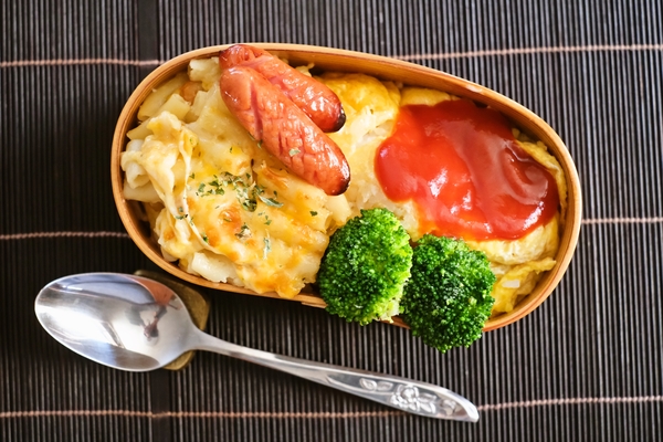 オムライスマカロニグラタン弁当