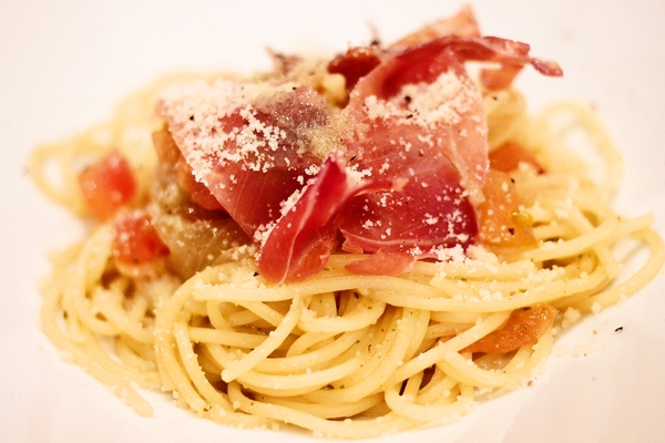 生ハムとチーズのパスタ