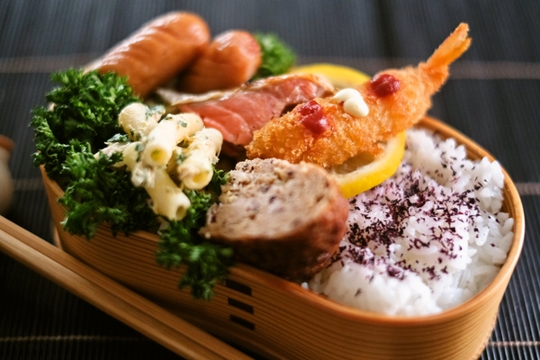 ツナマカバーグ弁当