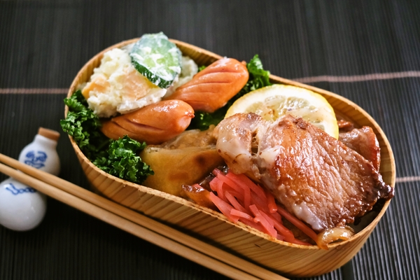 ポテサラ豚丼弁当