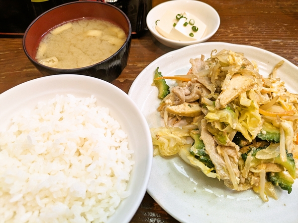 ゴ一ヤチャンプル定食