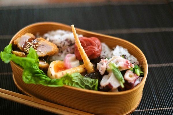 たこ三つ葉ヒレカツ弁当