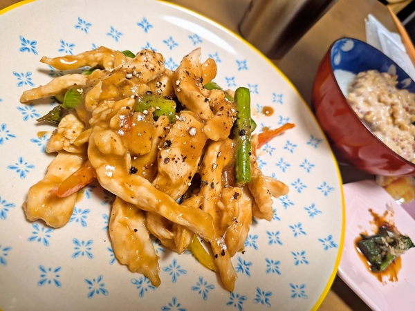鶏肉とアスパラガスとパプリカのオイスター炒め