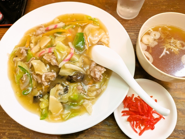 定食店の中華丼