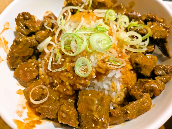 牛すじ煮込み丼