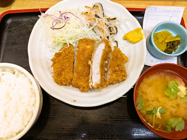 ロ一スカツ定食