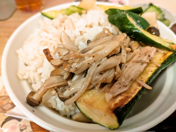 ズッキーニとキノコ飯