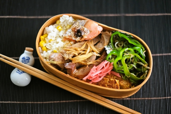 じゃこピーマン豚ロースソテー弁当