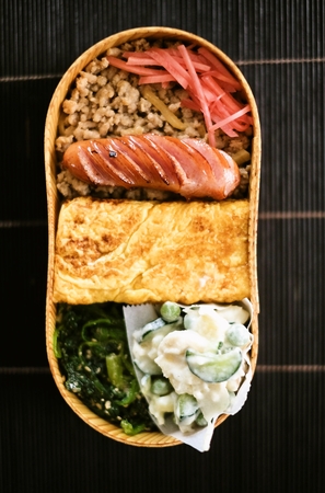 そぼろウインナ弁当