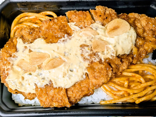 ガ一リックタルタルチキンカツ丼