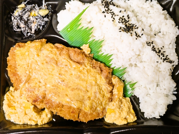 ロースカツ煮弁当