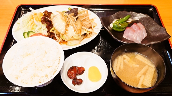 美酒菜館くらんの日替わりランチ８８０円