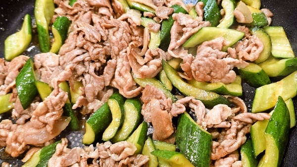 胡瓜と豚肉のオイスター醤油炒め