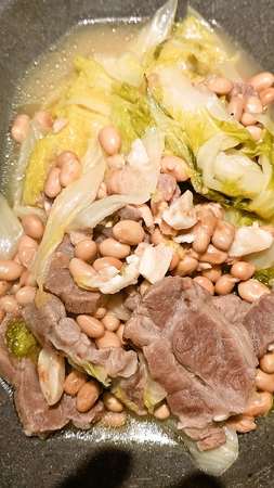 豚肉と白菜の豆煮込み