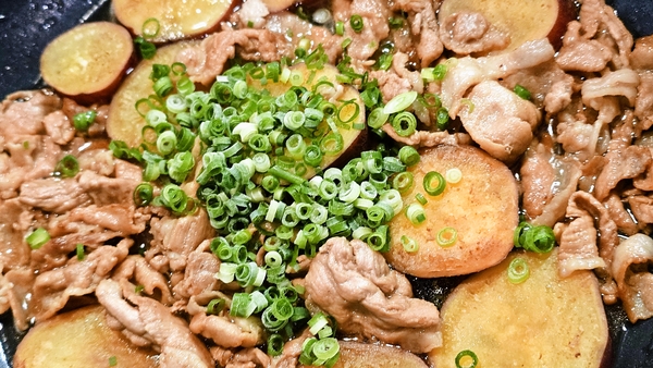豚バラとさつまいもの甘辛煮