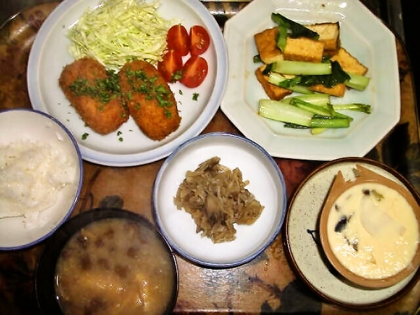 12/26の夕食　クリームコロッケ、厚揚げと小松菜炒め、切り干し大根の煮物、茶碗蒸し