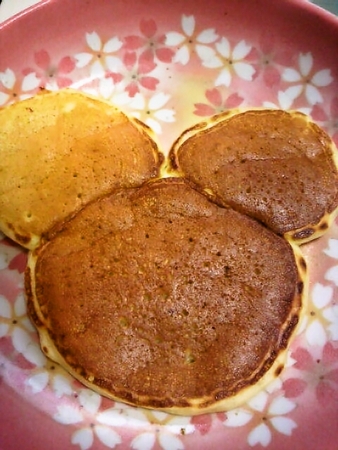 cookpadレシピで作ったパンケーキ。シュワシュワの口溶けでした。