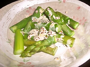 アスパラのマヨマスタード　レシピはこちら→「魚を食べたいから釣る」で検索http://fanblogs.jp/sotaro/