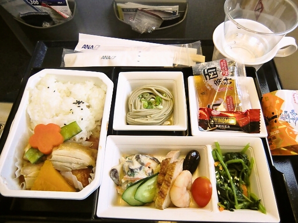 ANA機内食（青島→成田）